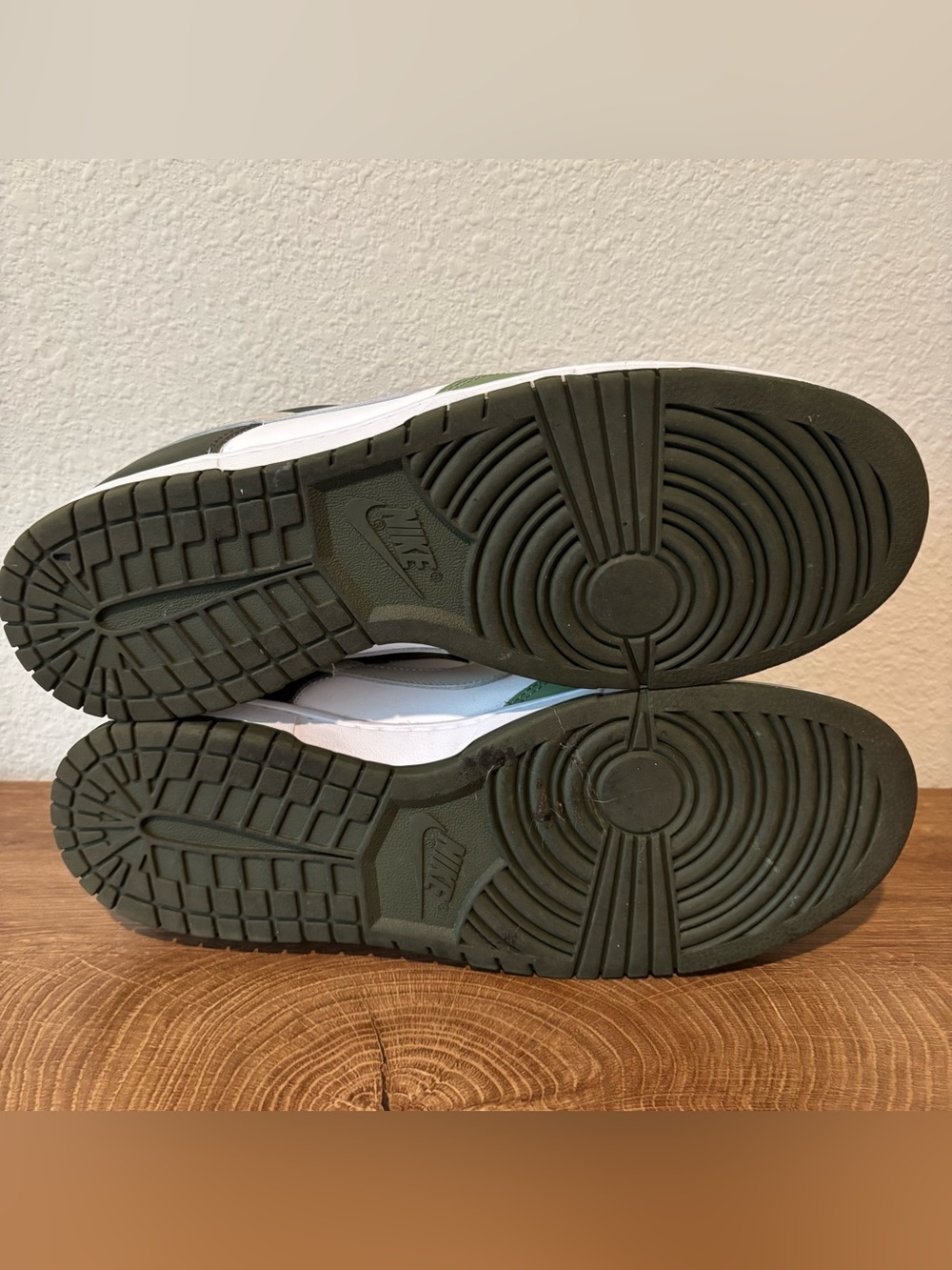 Nike Men’s Low-Top Sneakers - White & Olive Size 13 - Picture 4 of 9